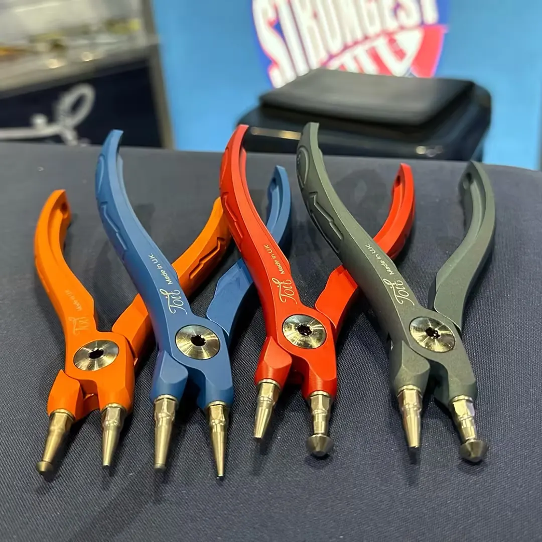 Toit fishing pliers coated in four colours