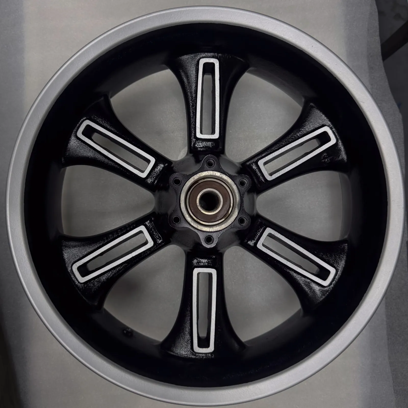 Wheel in Gloss Black with Satin Aluminium rim and spoke details